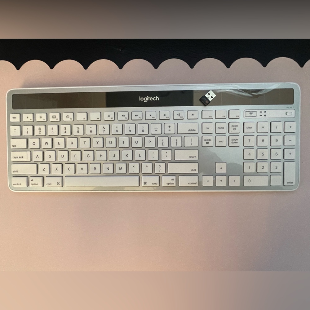 Logitech Wireless Keyboard - White